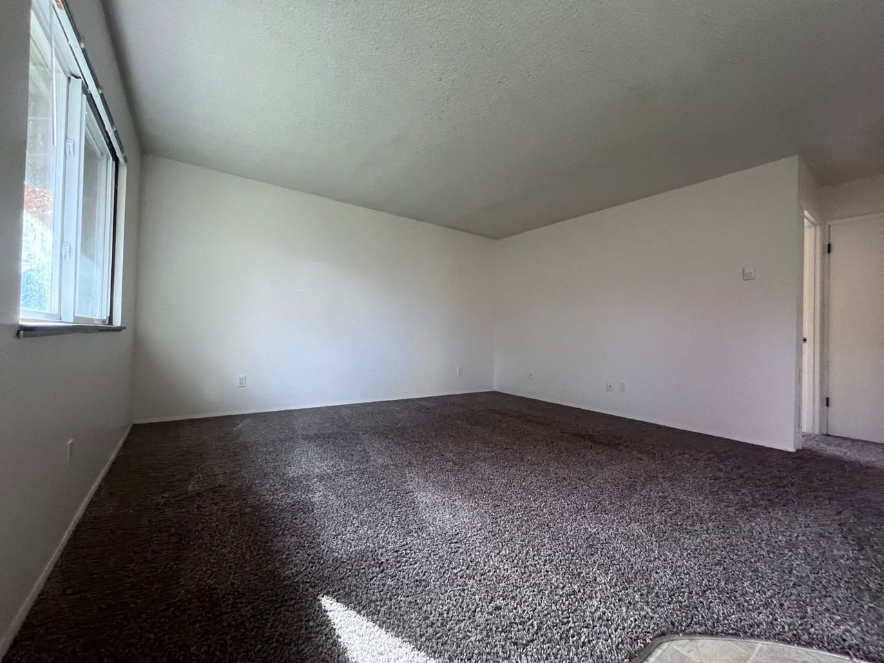 1605 Ne Hale Pl - Photo 3 of 11