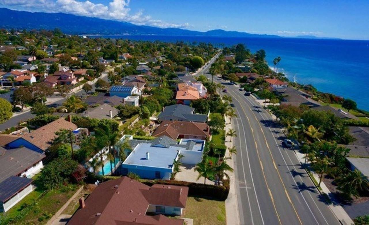 1642 Shoreline Dr - Photo 2 of 18