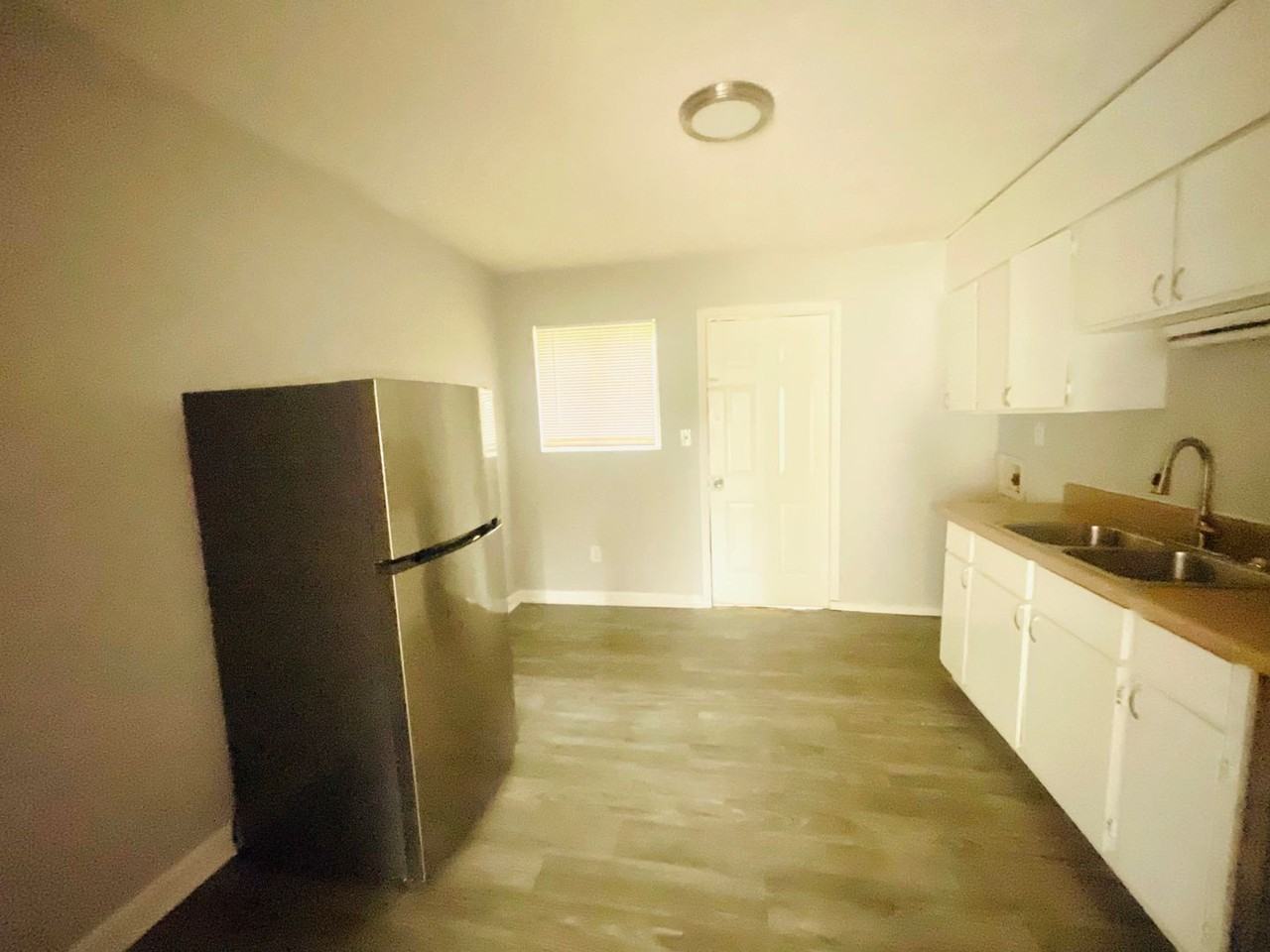 1380 Hawthorne Way - Photo 2 of 8