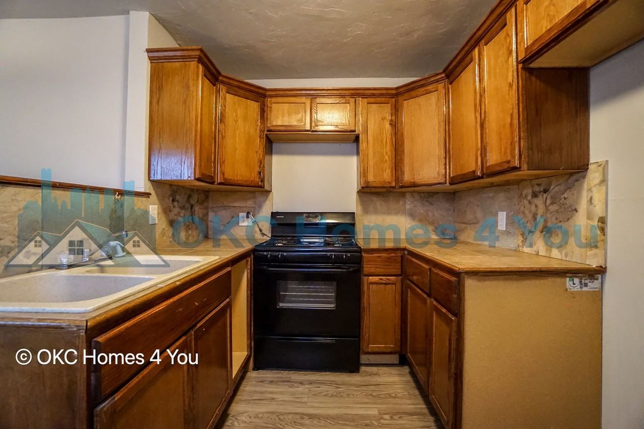 3116 Nw 32nd St - Photo 4 of 11
