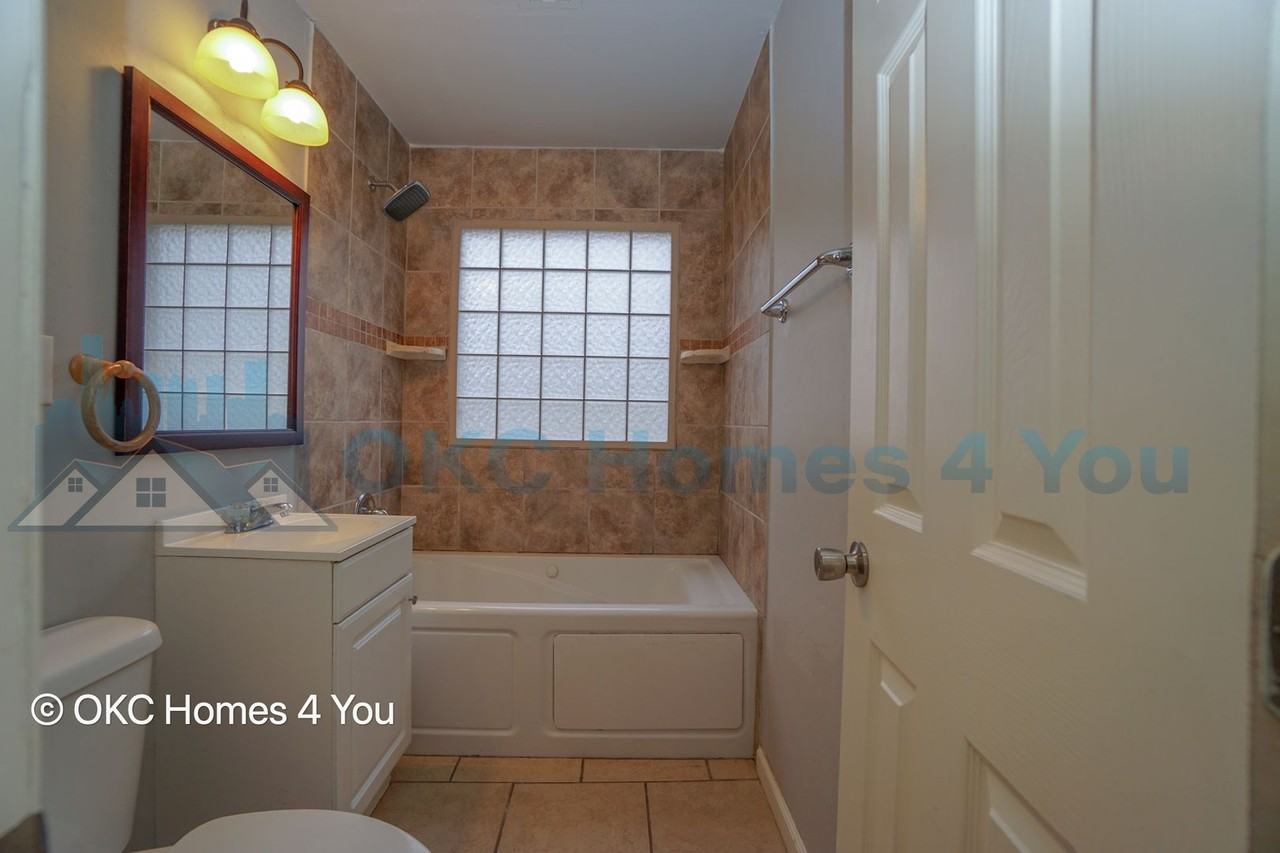 3116 Nw 32nd St - Photo 7 of 11