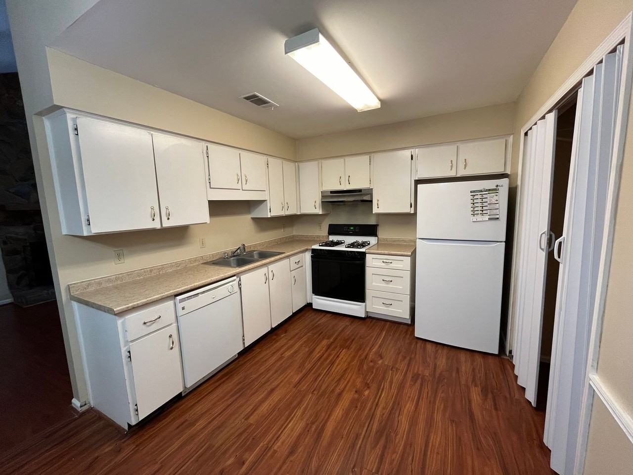 171 Greenbriar Ct - Photo 2 of 17