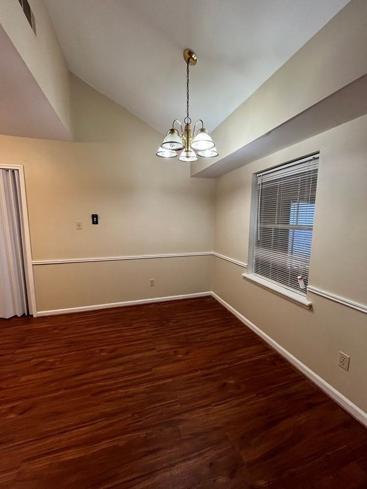 171 Greenbriar Ct - Photo 3 of 17