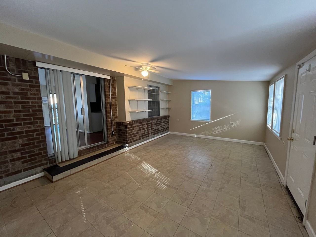 171 Greenbriar Ct - Photo 5 of 17