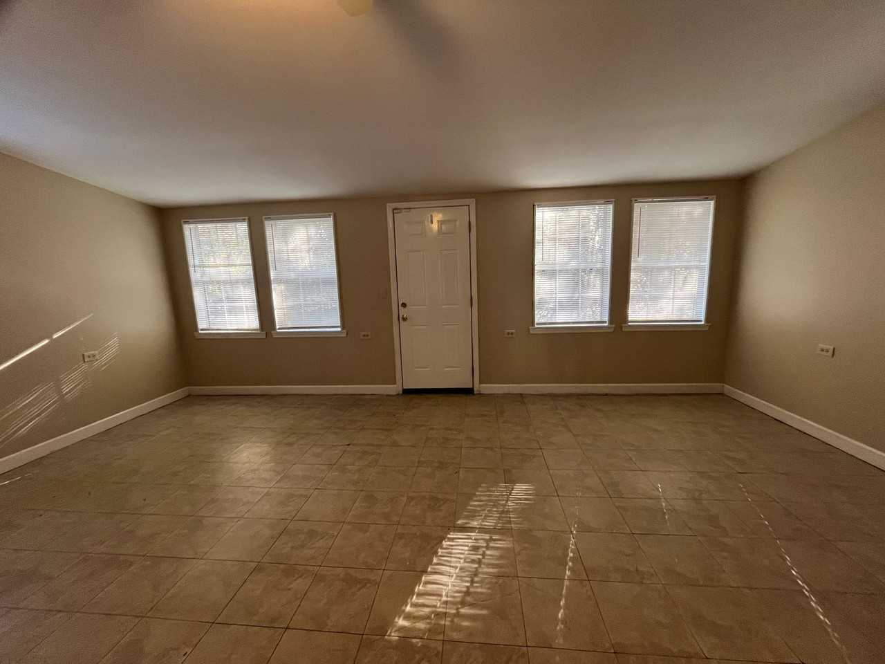 171 Greenbriar Ct - Photo 6 of 17