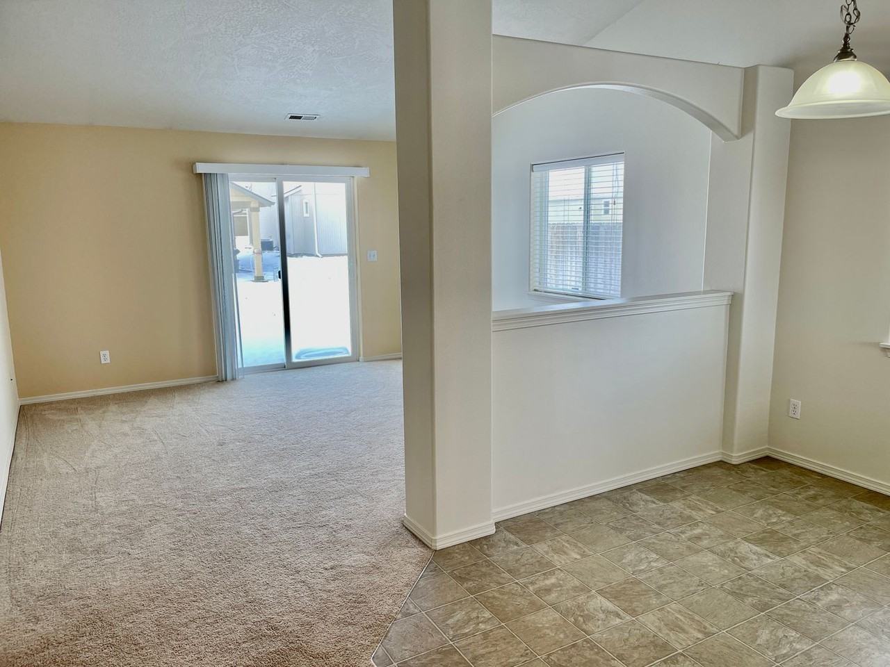 216 S Campbell St - Photo 3 of 10
