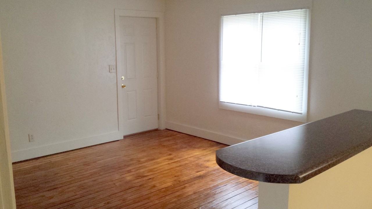 313 1/2 E Jefferson St - Photo 2 of 8