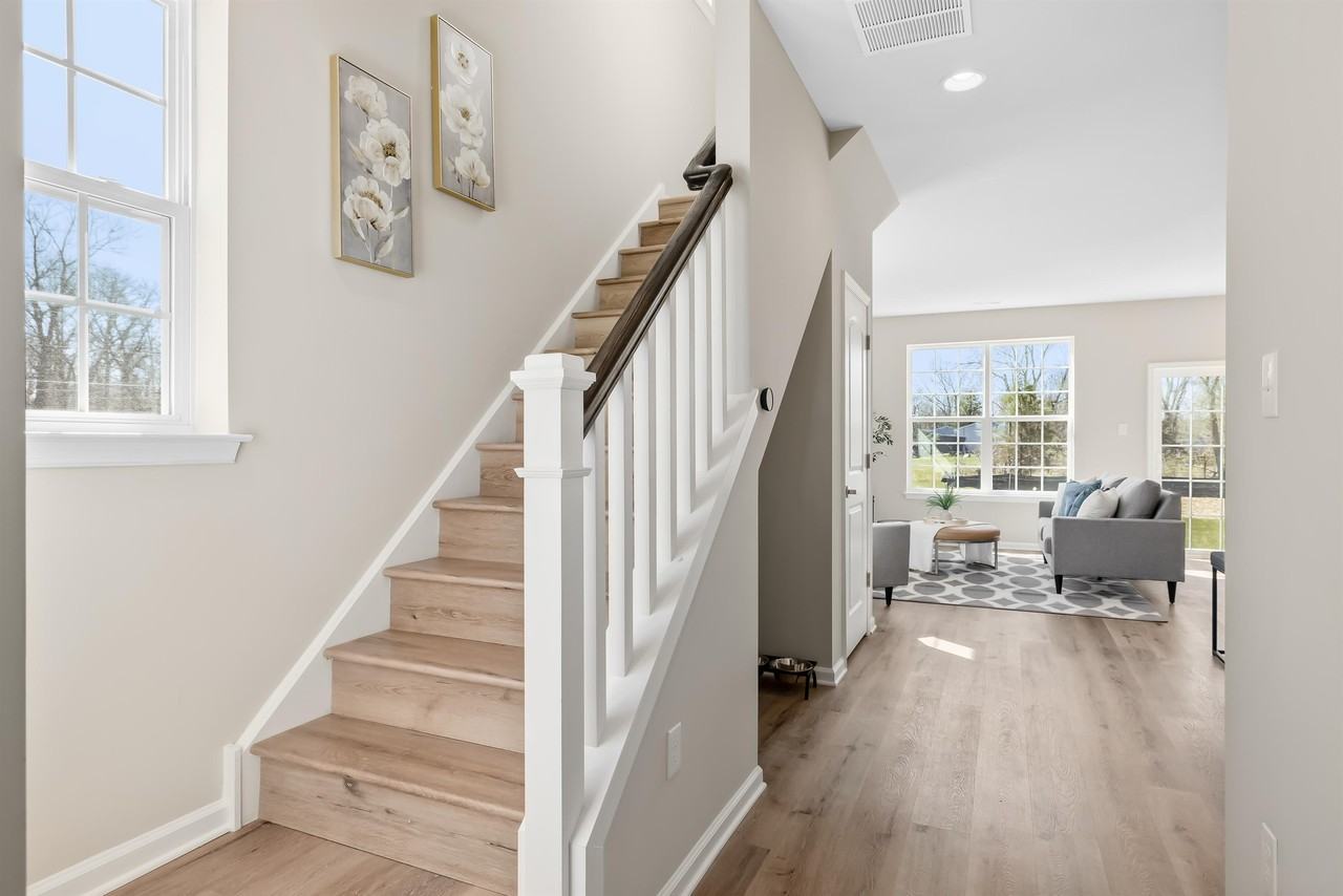 996 Woodview Ct #996 - Photo 4 of 27
