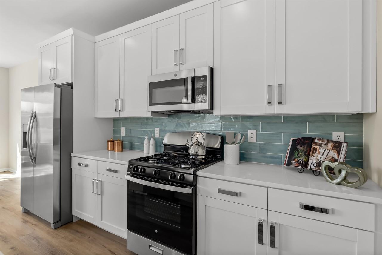 996 Woodview Ct #996 - Photo 7 of 27