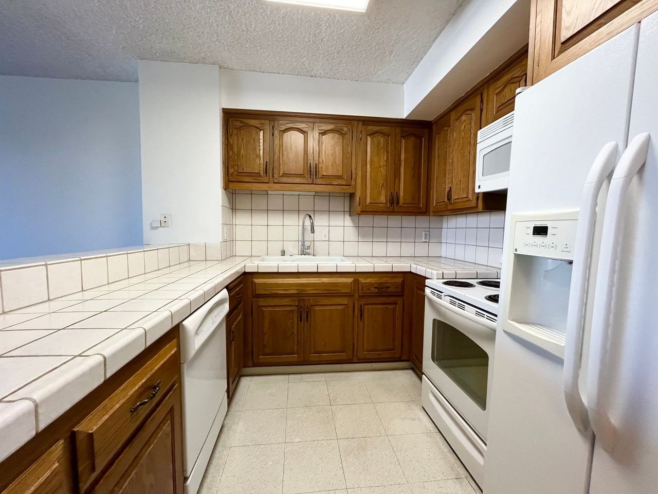 969 Hilgard Ave #605 - Photo 6 of 14