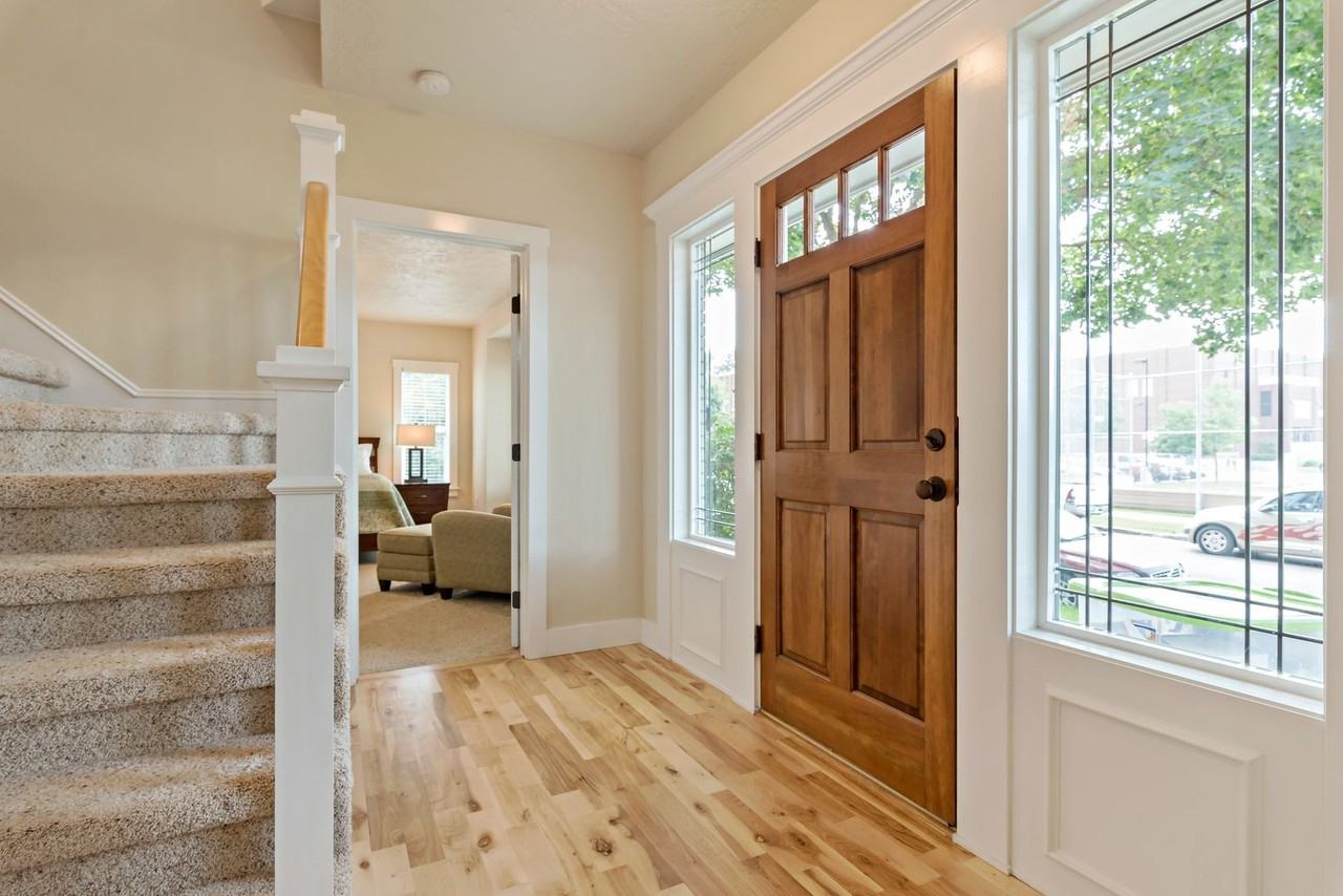 1400 W Resseguie St - Photo 3 of 17