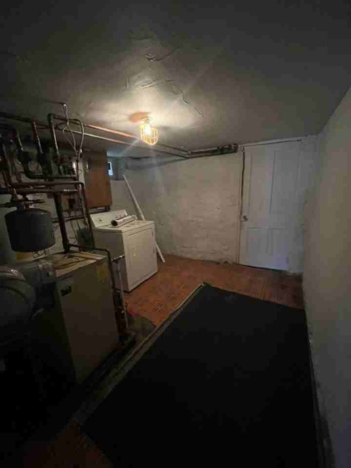 135 W Ridge St - Photo 3 of 6