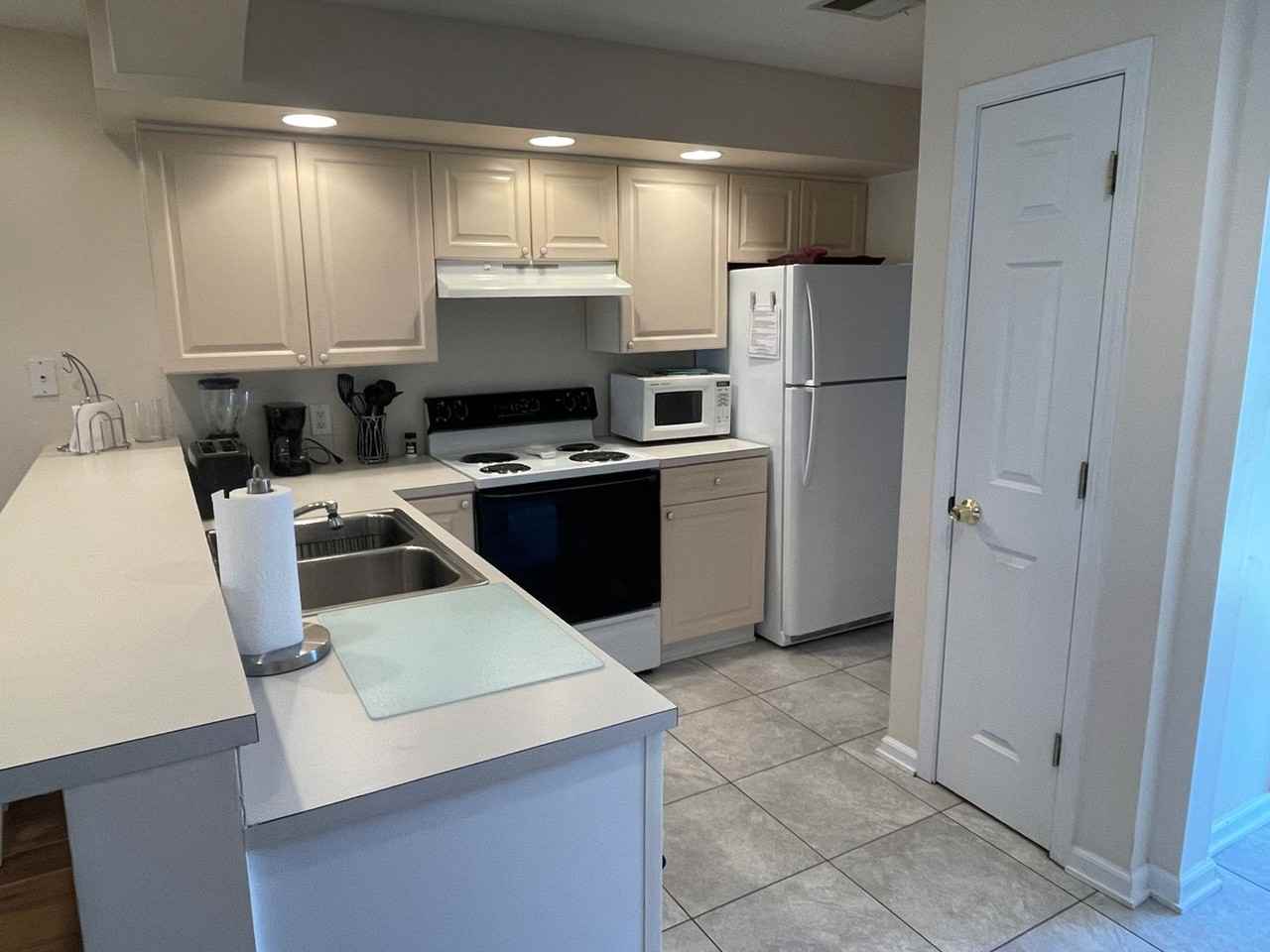 4420 Eastport Blvd - Photo 5 of 23