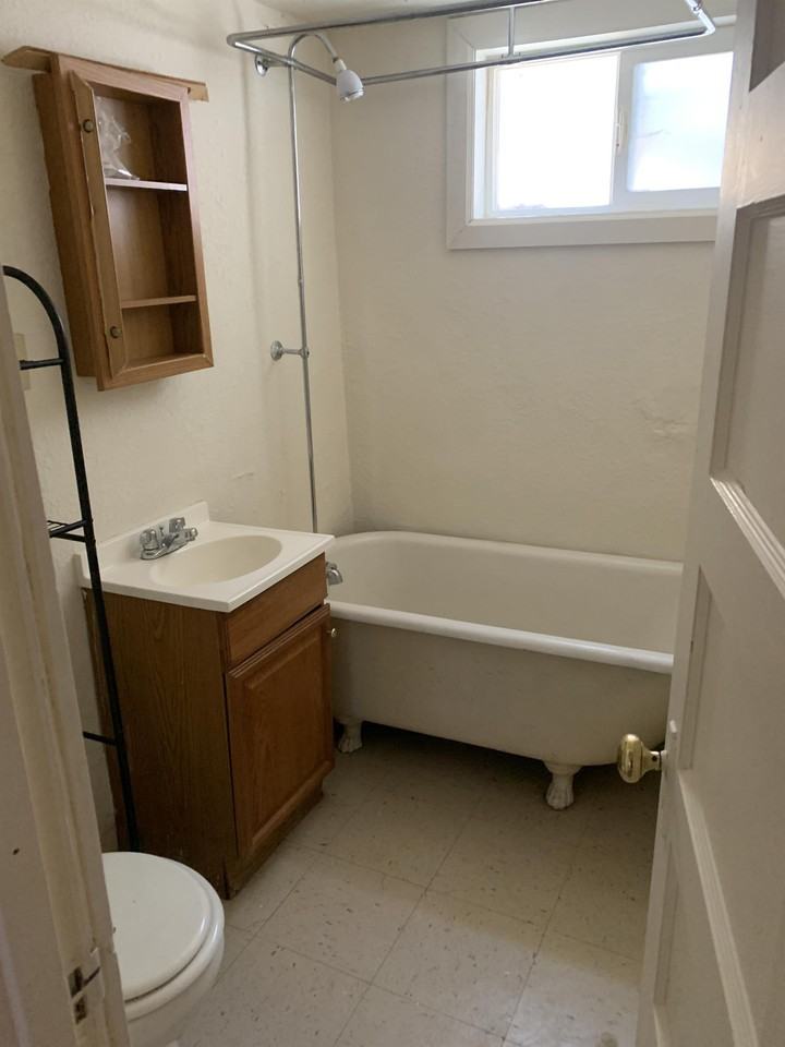 1910 E 16th St #B - Photo 5 of 8