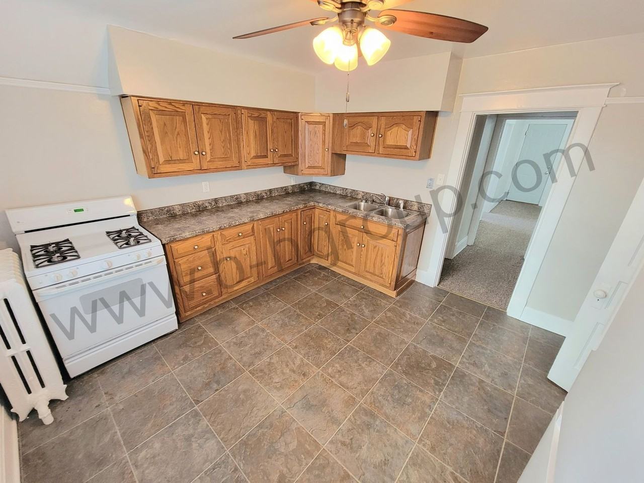 821 48th St - Photo 4 of 17