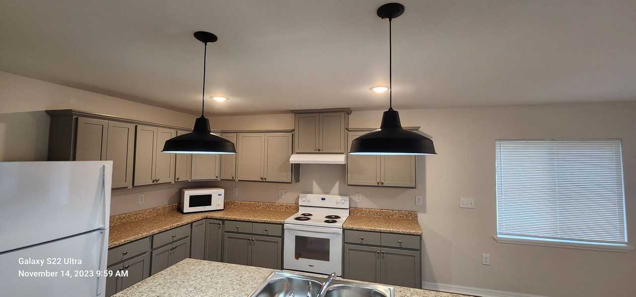 802 E Jasmine Rd - Photo 3 of 11