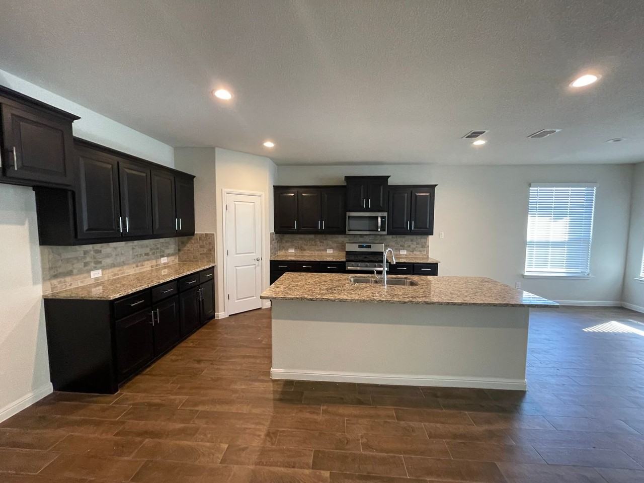 1216 Dublin Dr - Photo 2 of 24