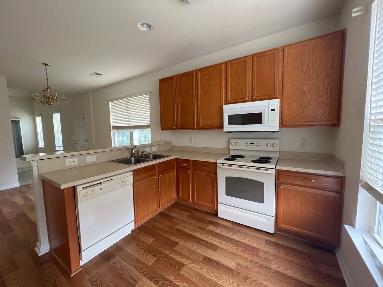 281 Connemara Dr - Photo 5 of 21