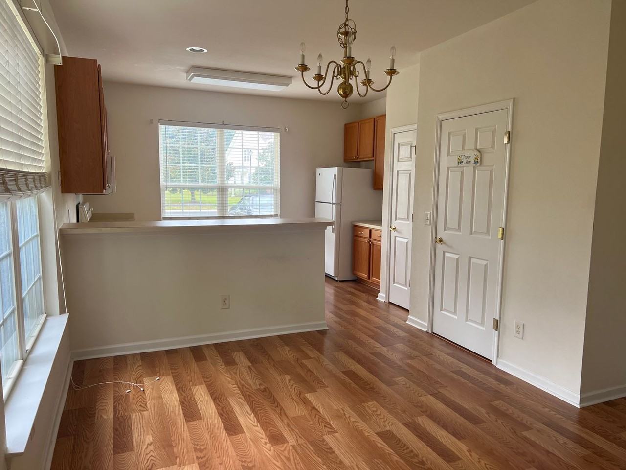 281 Connemara Dr - Photo 7 of 21