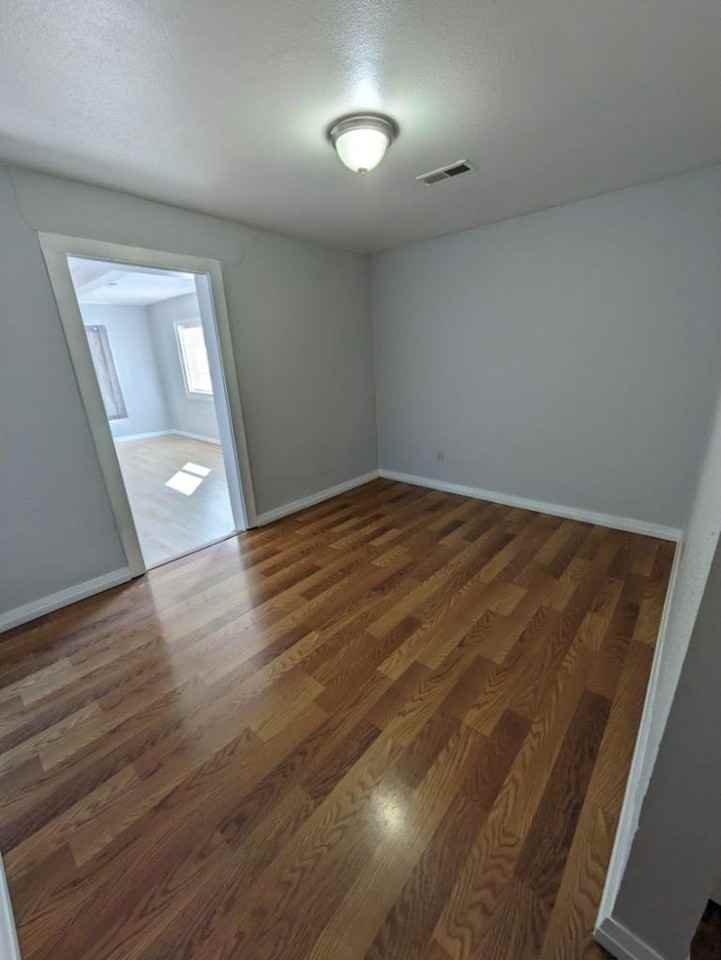 2515 E 9th St #2515 - Photo 3 of 11