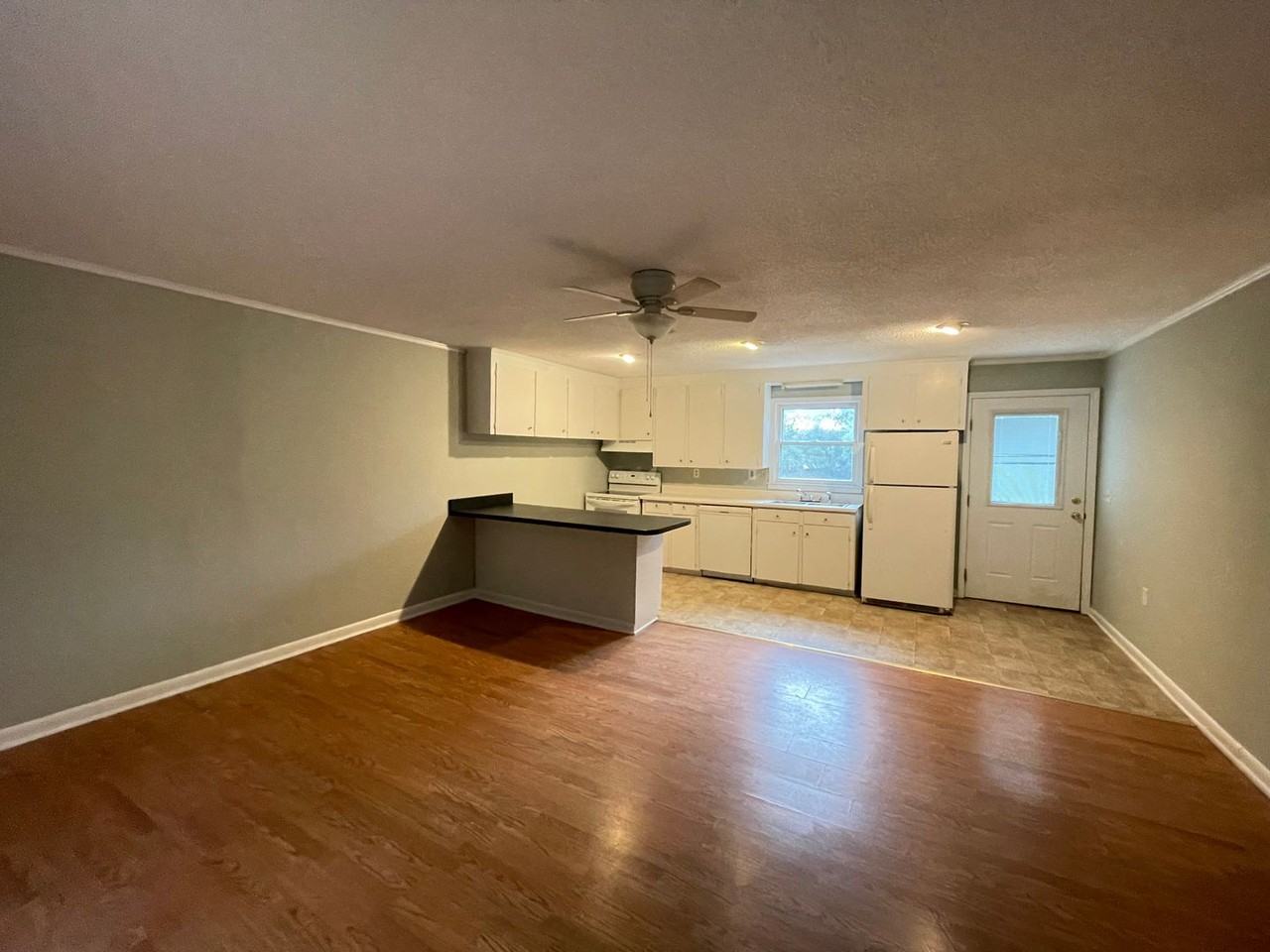 347 Sunset Dr - Photo 4 of 15
