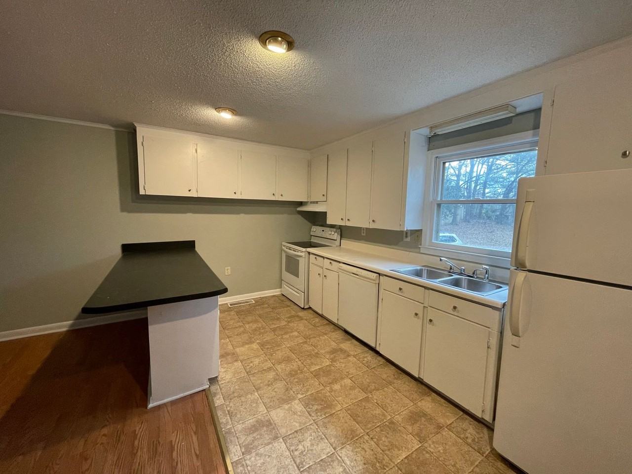 347 Sunset Dr - Photo 6 of 15
