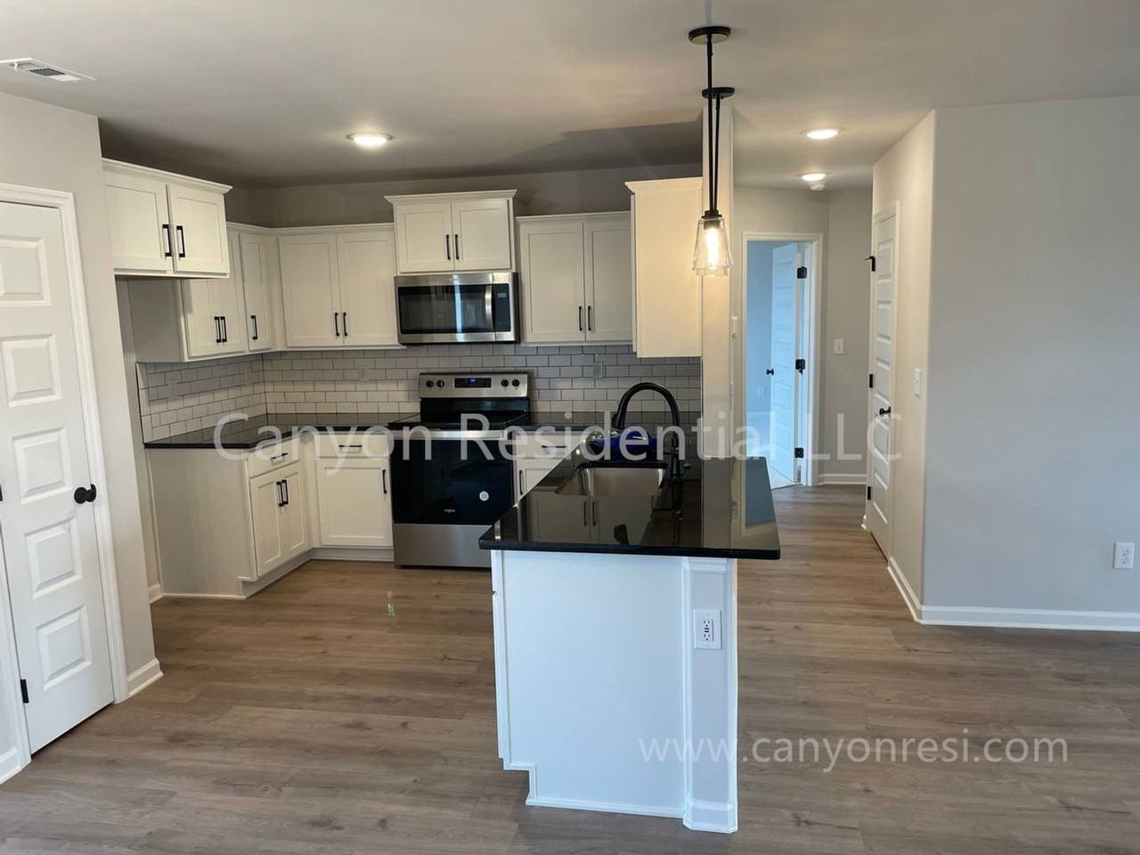 114 Wilcot Rd - Photo 4 of 26