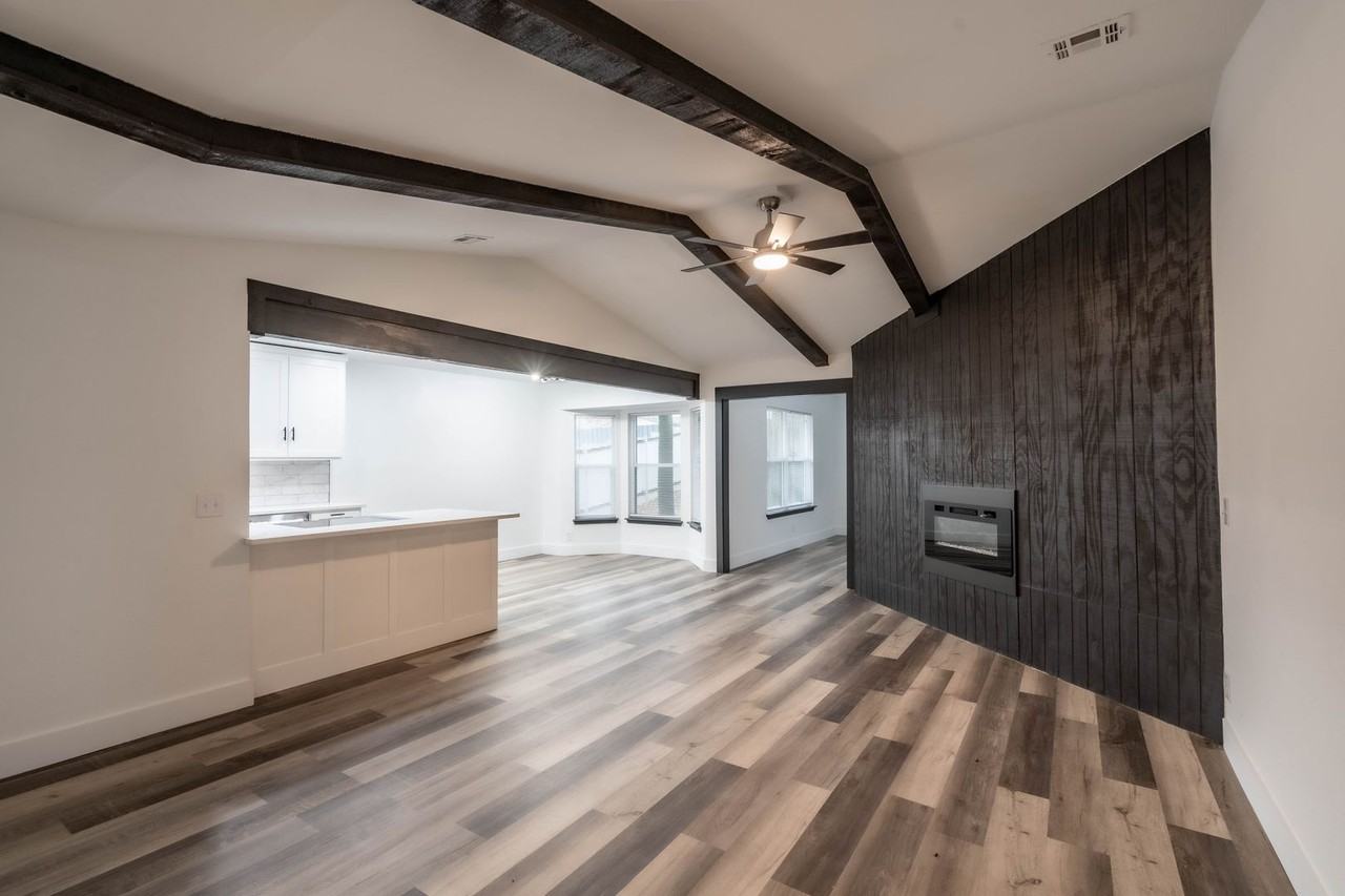 2213 E Seattle St - Photo 3 of 12