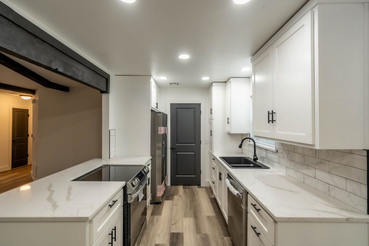 2213 E Seattle St - Photo 6 of 12