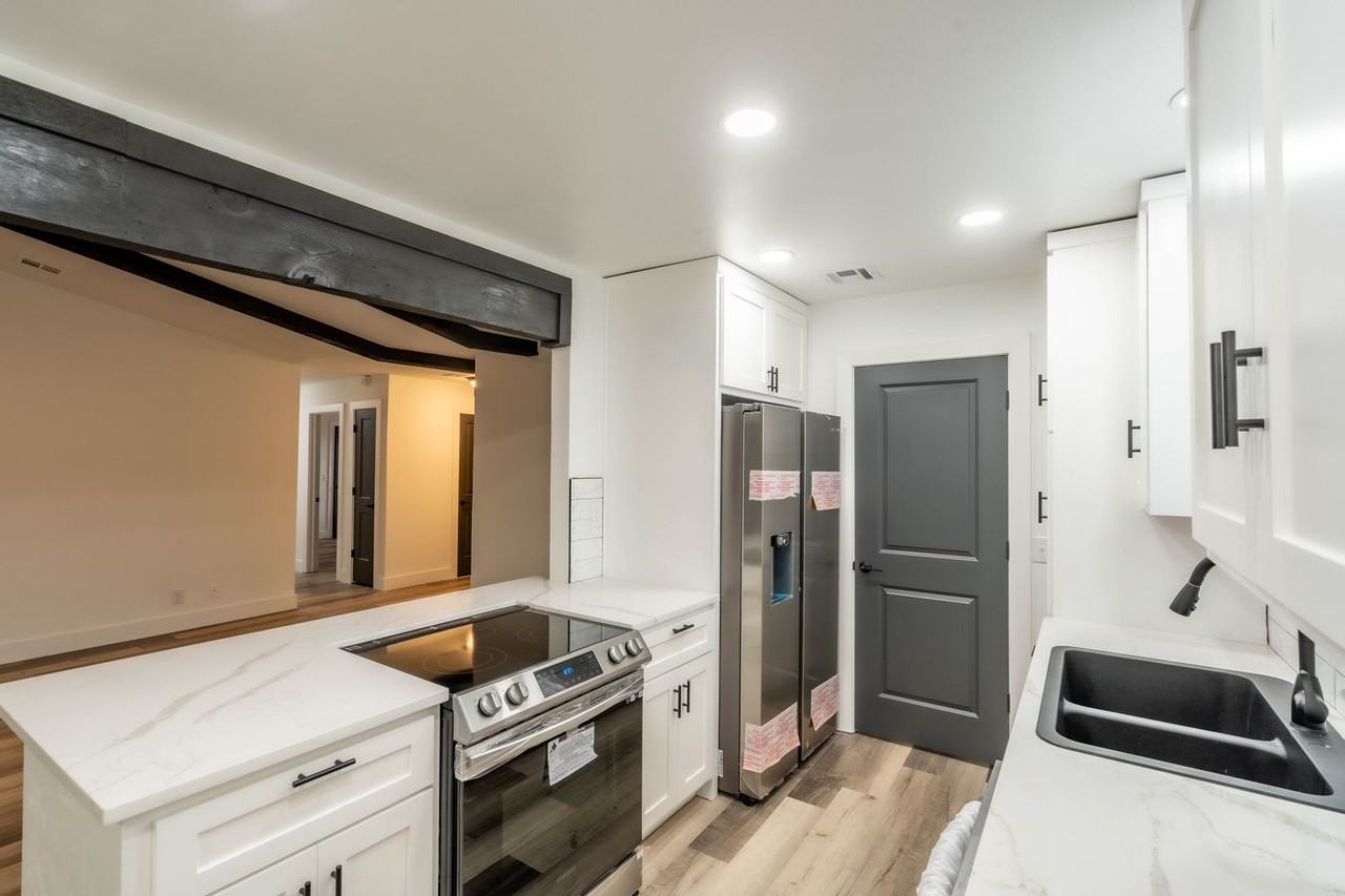 2213 E Seattle St - Photo 7 of 12