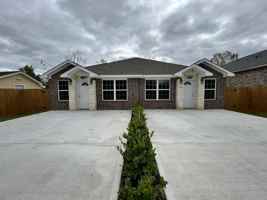 featured image of 5706 Howell St #A