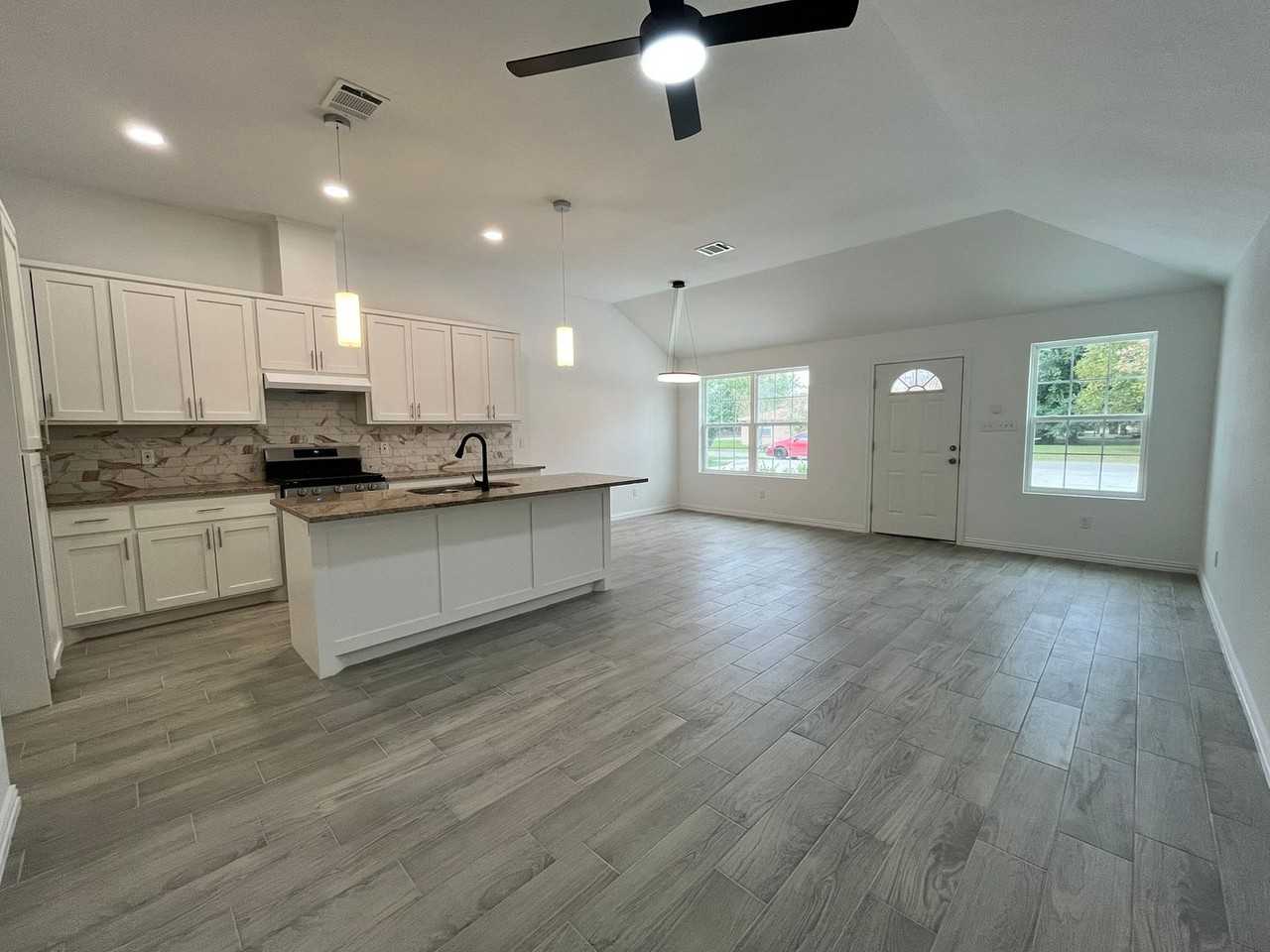 5706 Howell St #A - Photo 6 of 50