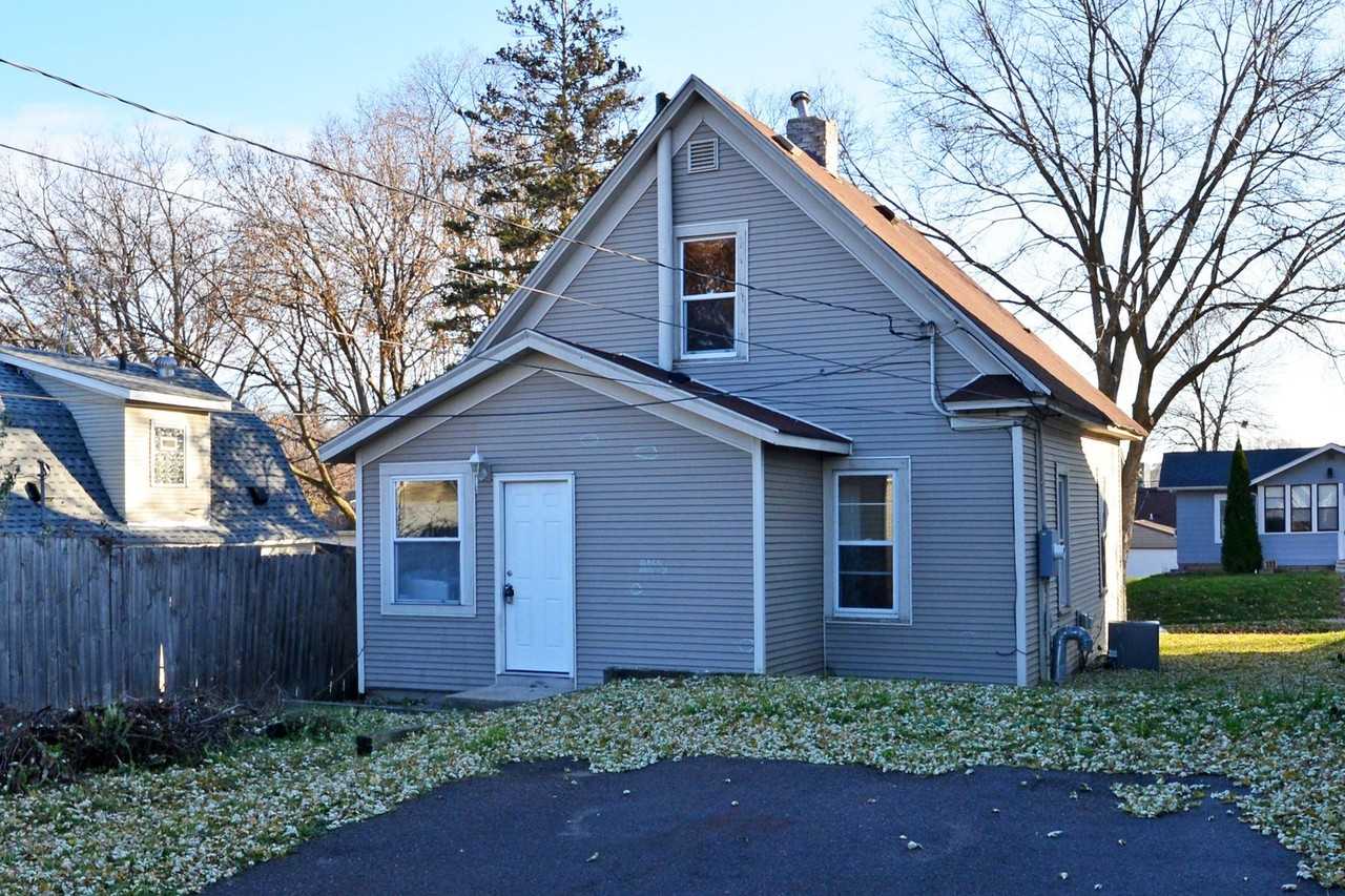 3335 Sheridan Ave N - Photo 2 of 20