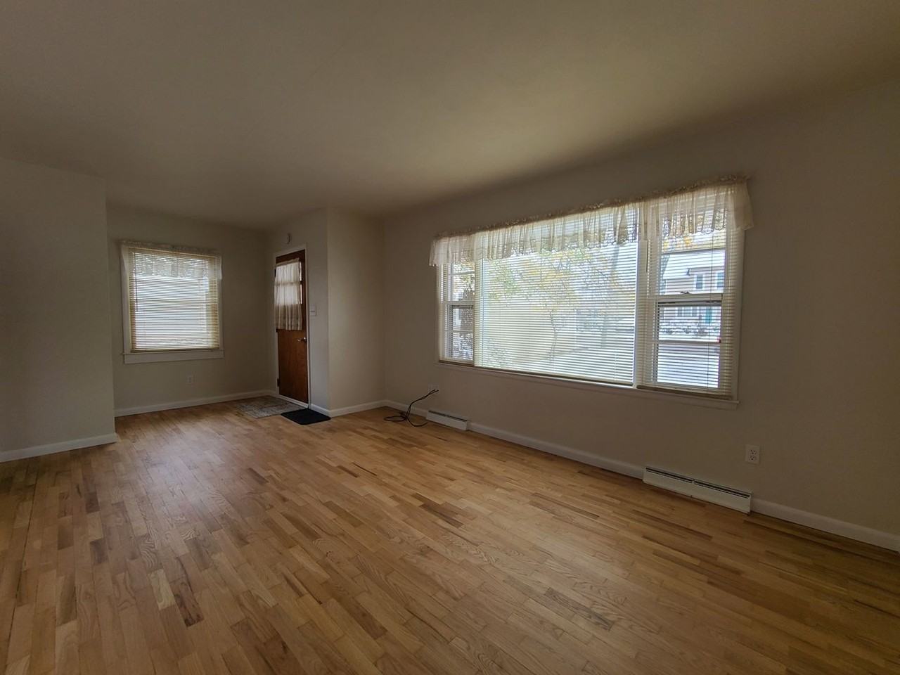 323 Eagle St - Photo 2 of 12