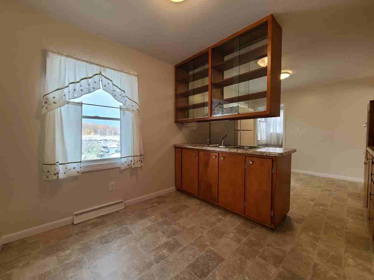 323 Eagle St - Photo 3 of 12