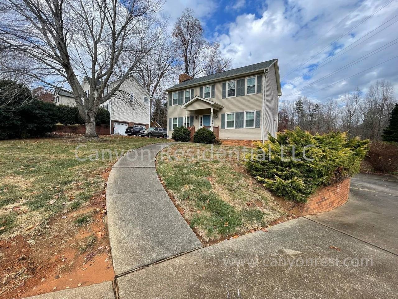 3045 Twin Knolls Dr - Photo 3 of 37