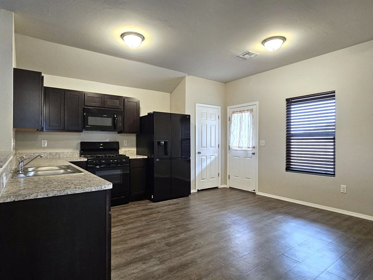 4308 Driftwood Circle - Photo 7 of 28