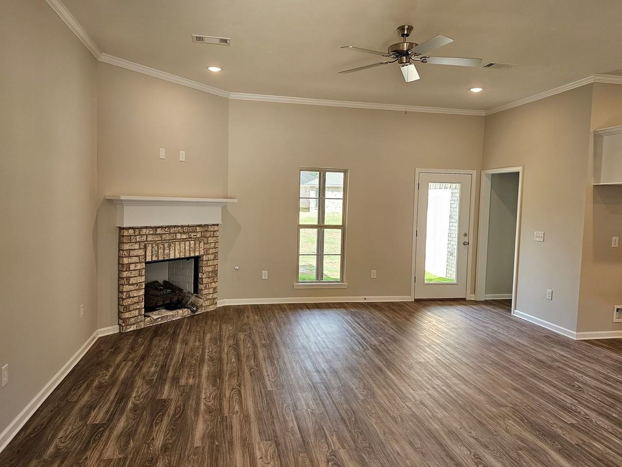 602 Diamond Way - Photo 2 of 26