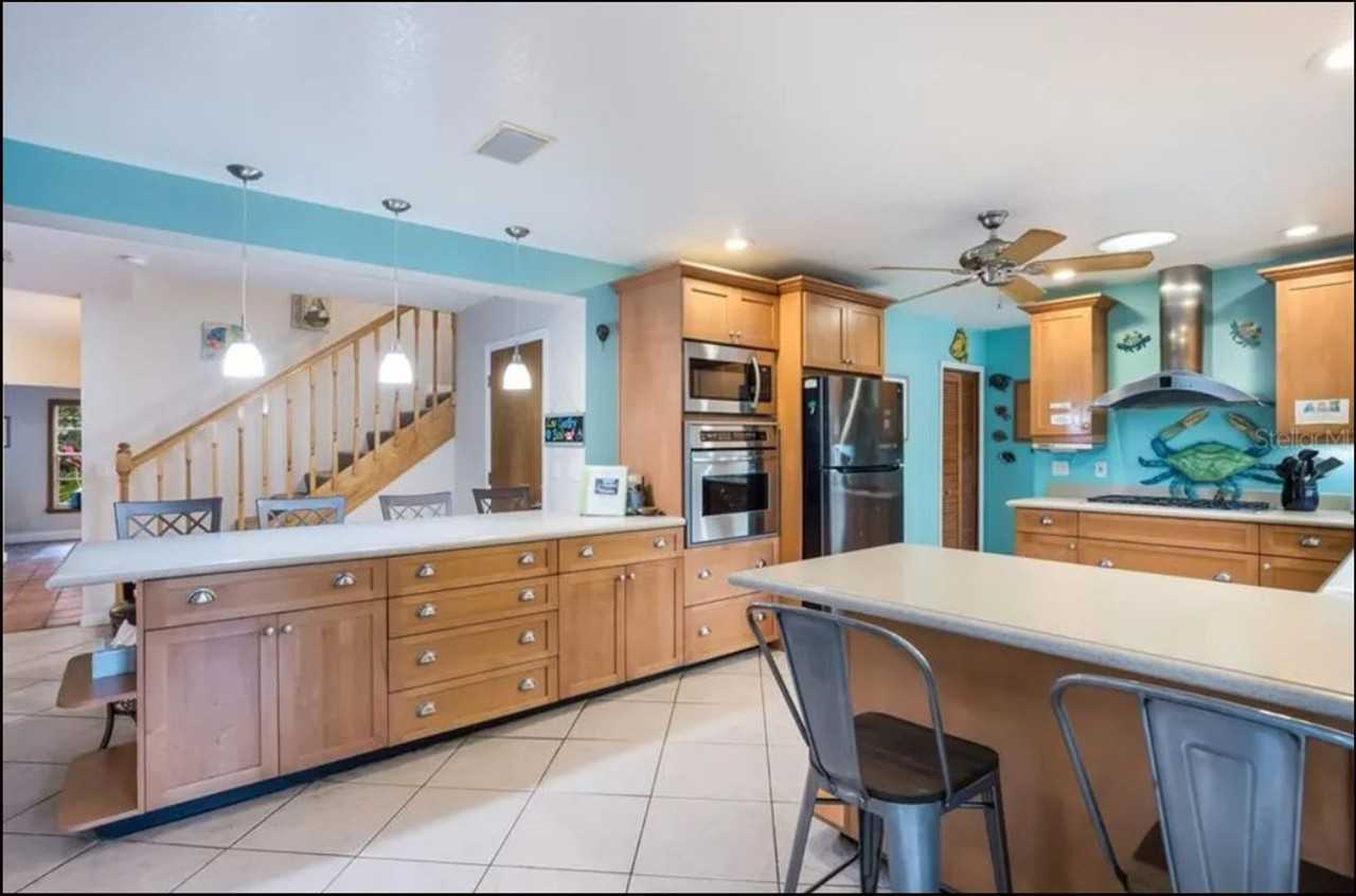 611 89th St Nw - Photo 4 of 9