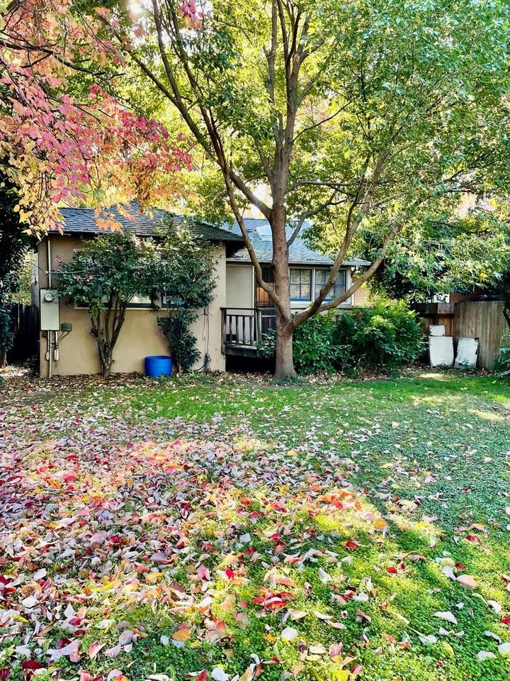 2423 D St - Photo 3 of 13