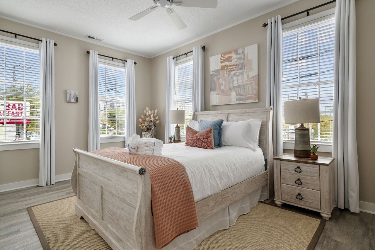 460 Meeting St - Photo 2 of 27