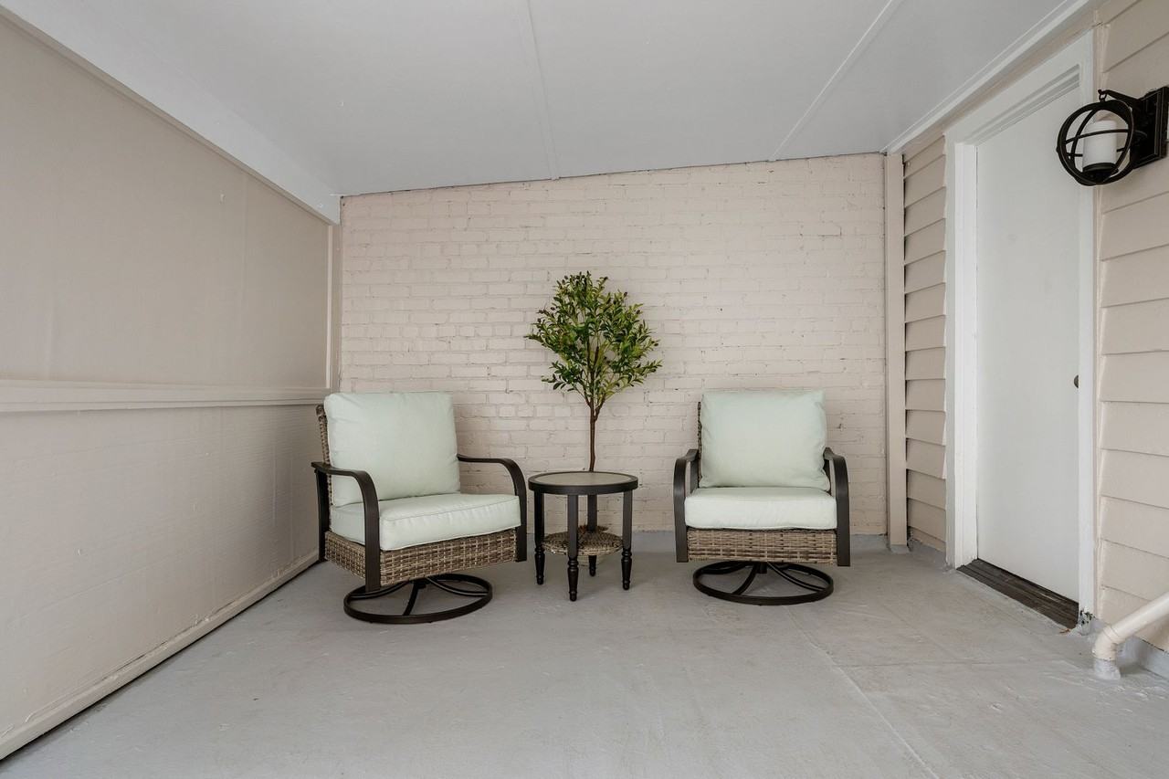 460 Meeting St - Photo 4 of 27