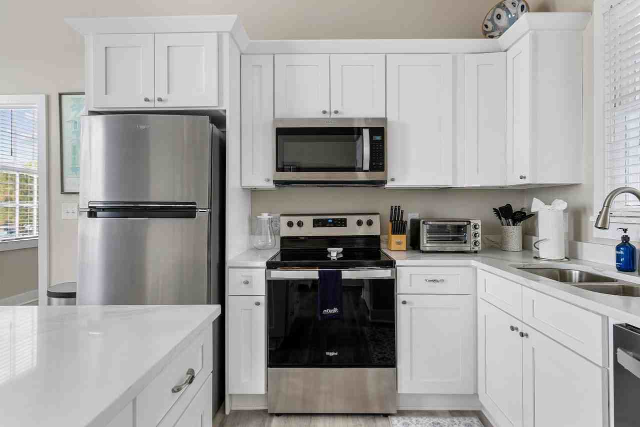 460 Meeting St - Photo 6 of 27