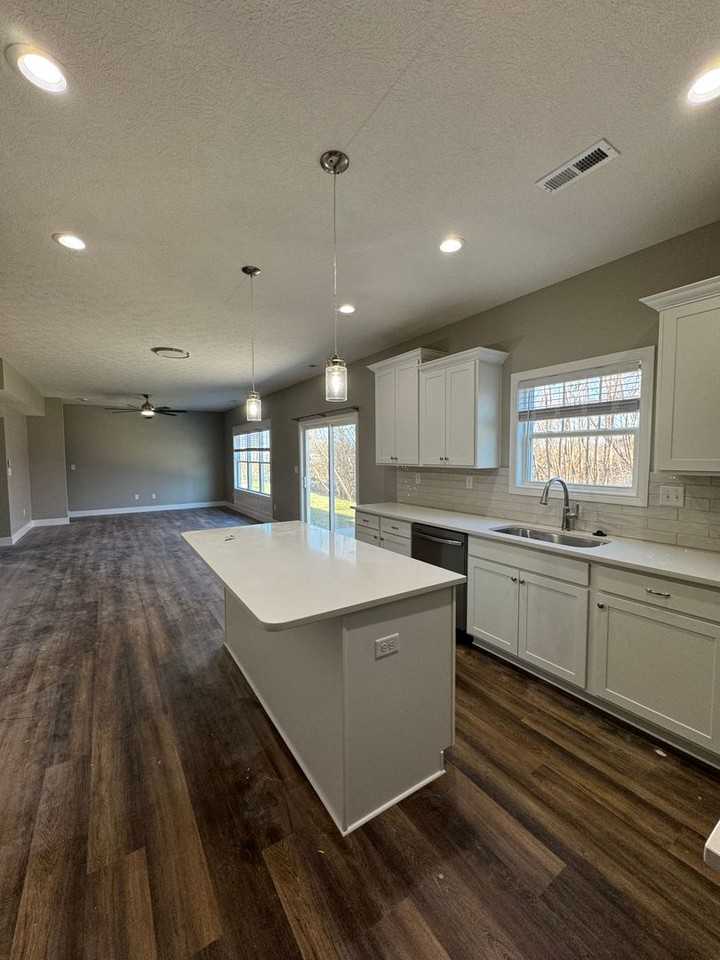 2509 Yeoman Ln - Photo 3 of 32