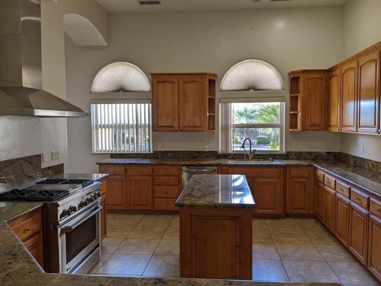 11550 S Henderson Rd - Photo 2 of 34