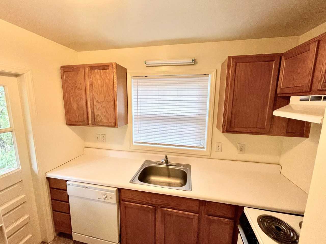 2609 Spring Garden St - Photo 5 of 10