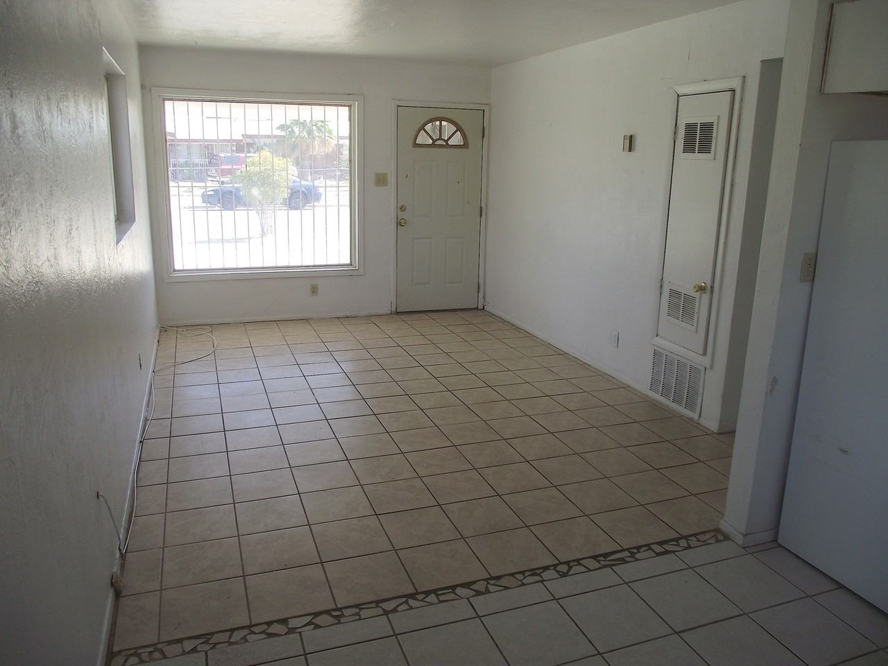 10329 Windsor Dr - Photo 2 of 10