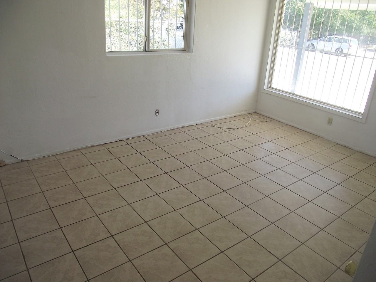 10329 Windsor Dr - Photo 3 of 10