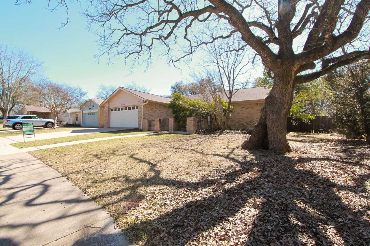 10705 Doering Ln - Photo 2 of 34