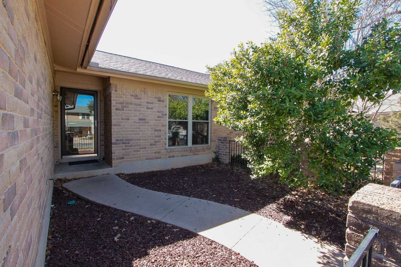 10705 Doering Ln - Photo 4 of 34